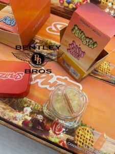 Close-up of Splitz Wax Heat Wave Edition 3.5g glass jar showing Sugar and Badder concentrate texture.