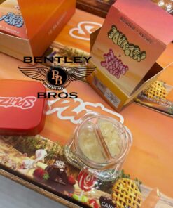 Close-up of Splitz Wax Heat Wave Edition 3.5g glass jar showing Sugar and Badder concentrate texture.